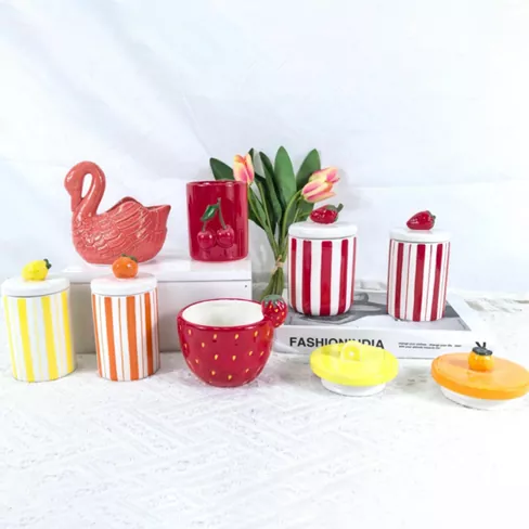 फूल र फल-आकारको सिरेमिक मैनबत्ती होल्डर फूल र फल-आकारको सिरेमिक मैनबत्ती होल्डर