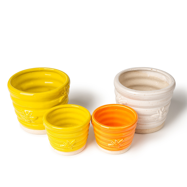 आफ्नो ठाउँ र उपहार अनुभव माथि उठाउन चाहनुहुन्छ? मनमोहक माहुरी विवरणको साथ यो बीसवाक्स सिरेमिक मैनबत्ती जार प्रयास गर्नुहोस्!