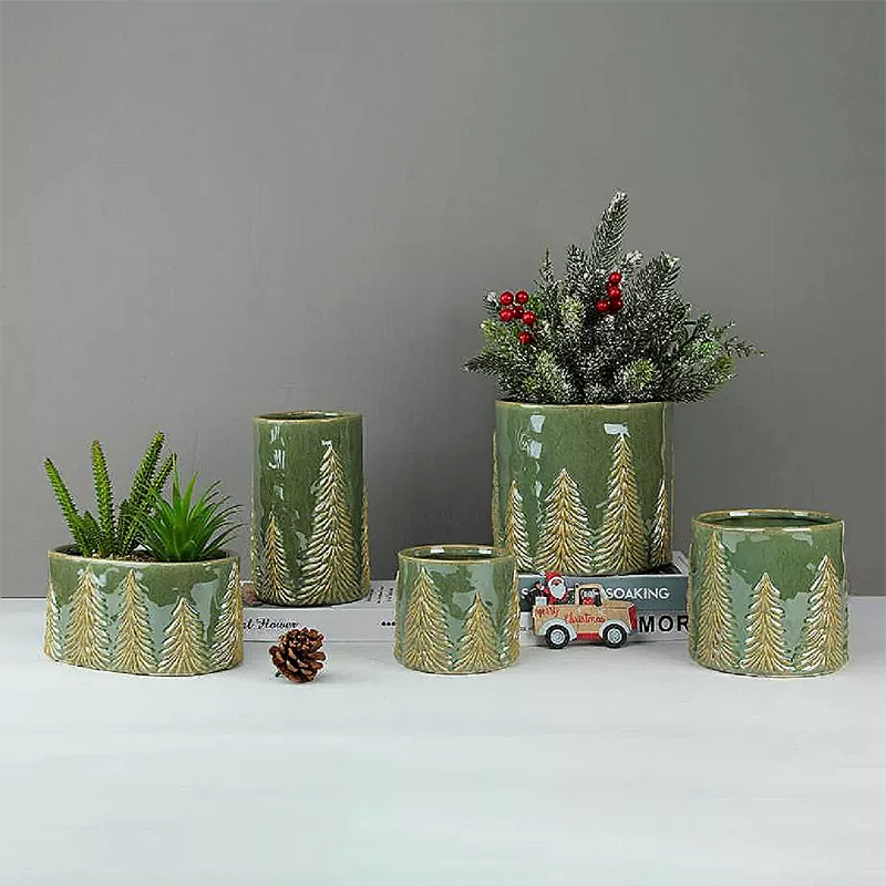 एम्बोस्ड क्रिसमस पाइन फूलदान