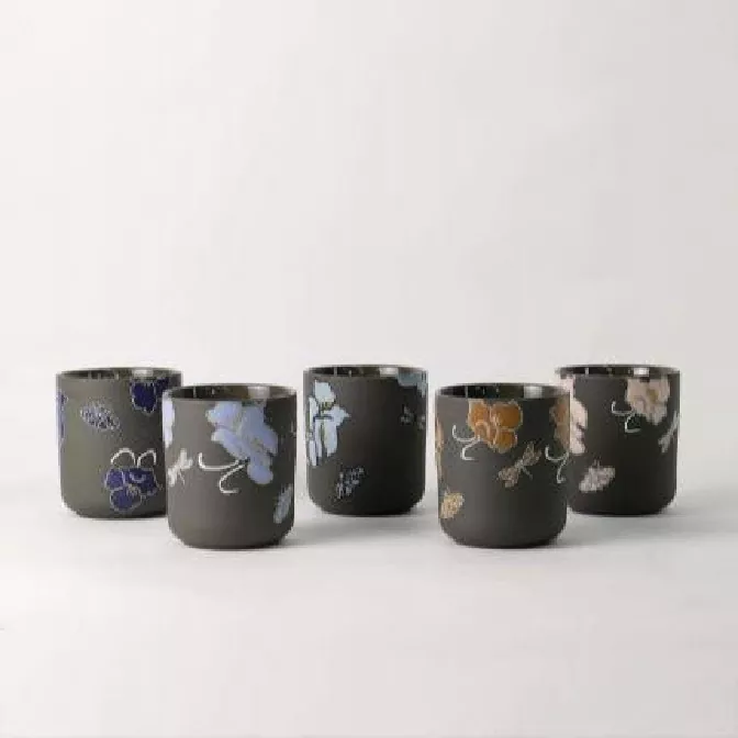 फ्लोरल व्हिस्पर ह्यान्ड पेन्टेड आर्ट क्यान्डलहोल्डर